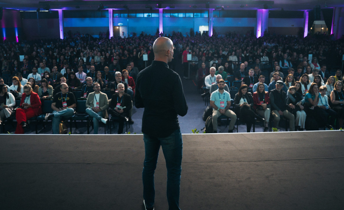 A programação completa e os bastidores da curadoria do CUPOLA Summit 2026